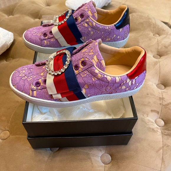 Authentic Gucci Flowerleaf Embroidered Lace Sneaker with Crystal Embellishment - Picture 5 of 7